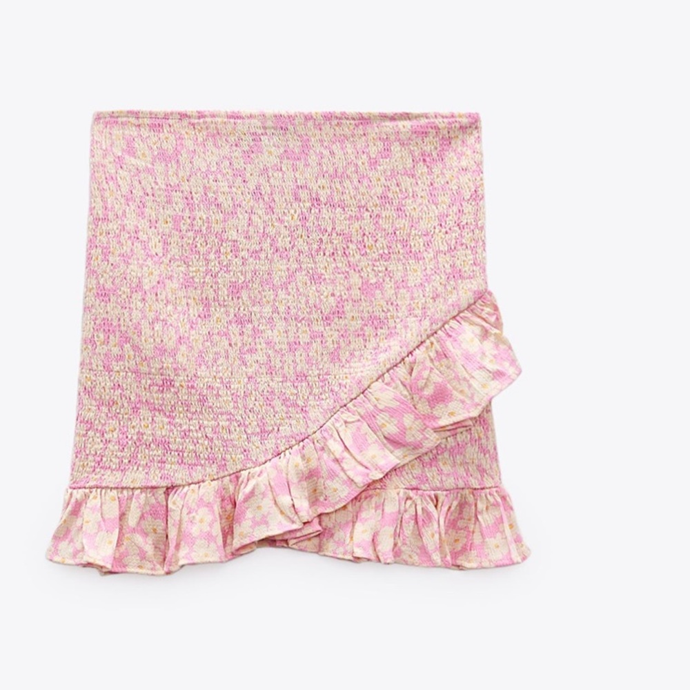 New! With tags mini ruffle hem pink skirt - Picture 2 of 3
